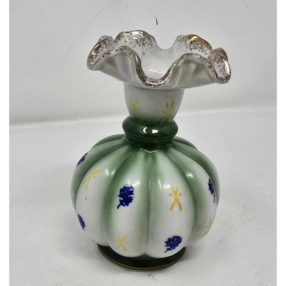 Vtg gold trimmed green/white vase‎ blue flowers mid century shabby chic cottage